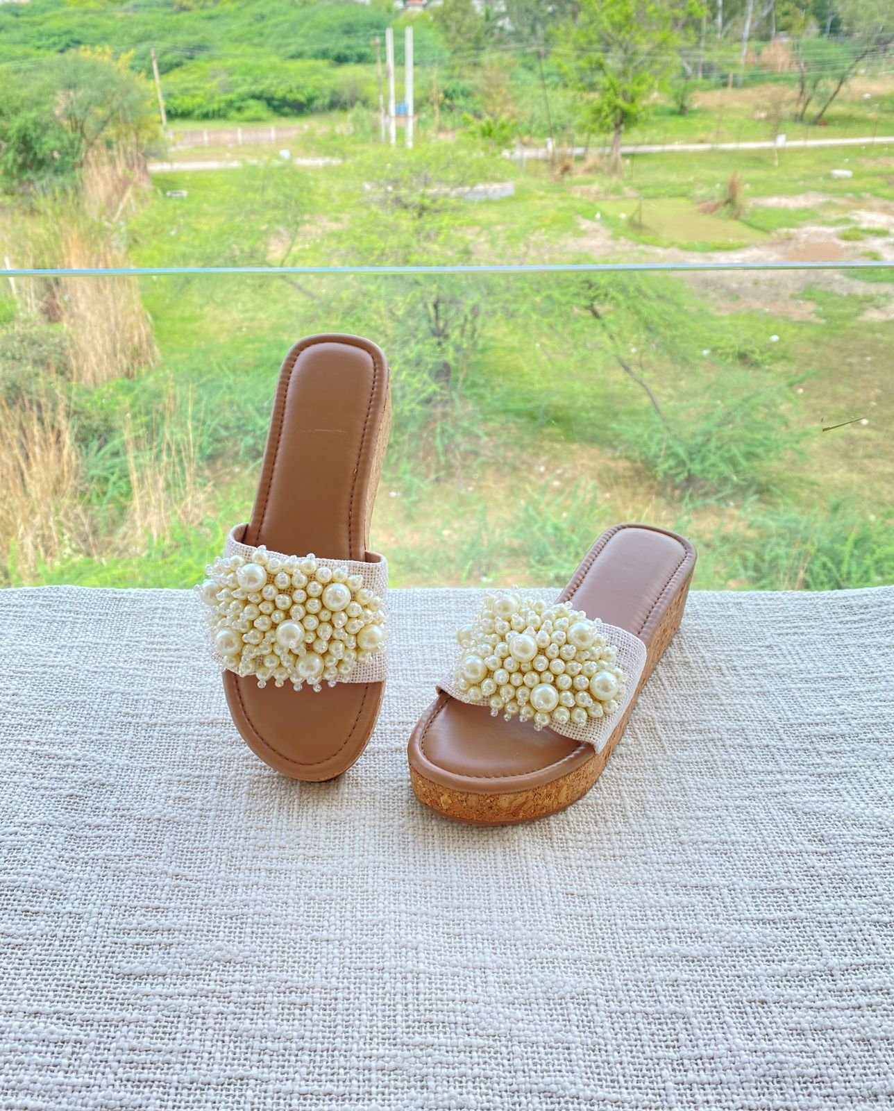 Platform heel with pearl